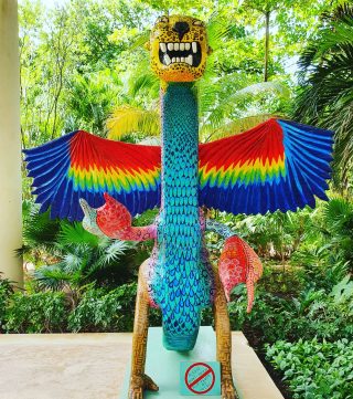 Farbenfrohes Fabelwesen im Museo Maya de Cancun. 
🌞🌞🌞 Schönen Sonntag 🌞🌞🌞 Happy Sunday 🌞🌞🌞 Feliz Domingo 🌞🌞🌞
.
.
.
#fabelwesen #fantasie #museomayadecancun #cancun #cancunmexico #mexiko #mexikoreise #schönensonntag #happysunday #felizdomingo #entdecken #erkunden #martinasreisewelt