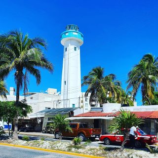 Leuchtturm auf der Isla Mujeres. Strahlend blauer Himmel und die Strände sind ganz in der Nähe.😍😍😍
.
.
.
#islamujeresmexico #islamujeres #leuchtturm #bluesky #palms #palmen #mexiko #mexikoreise #instamex #instamexico #martinasreisewelt