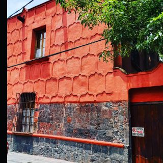 Hier hat angeblich La Malinche gewohnt. Zwischen 1521 und 1522 wurde das Gebäude in Coyoacan von Cortés erbaut. 
.
.
.
#coyoacan #lamalinche #mexicocity #mexico #mexikoreise #martinasreisewelt