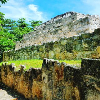 San Miguelito. Die Ruinen befinden sich in der Hotelzone Cancun, der Zutritt erfolgt durch das Museo Maya.
.
.
.
#sanmiguelito #museomayadecancun #cancun2021 #cancun #cancunmexico #cancún #zonaarcheologica #mayaruins #ruinasmayas #quintanaroomexico #instamexico #instacancun #travelinspiration #entdecken #martinasreisewelt